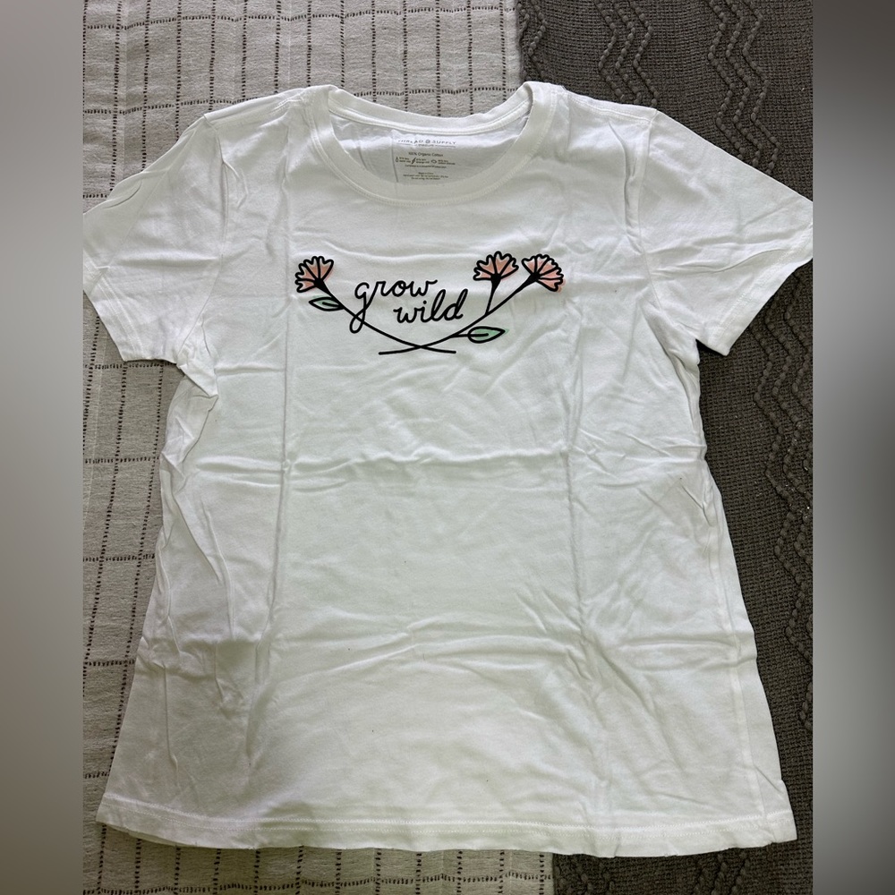 Size M “Grow Wild” tshirt